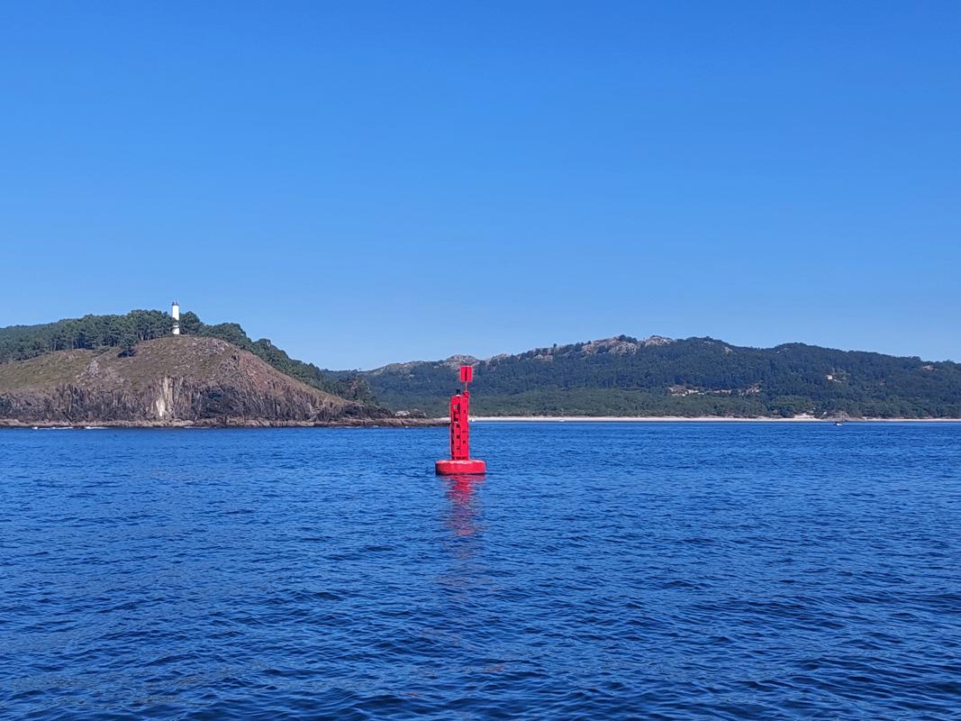 Das Seezeichen markiert die Einfahrt in die Ria de Vigo.