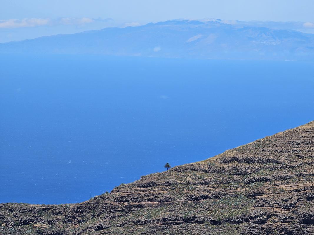 Deshalb heißt es Blauwassersegeln - Blick auf El Hierro.