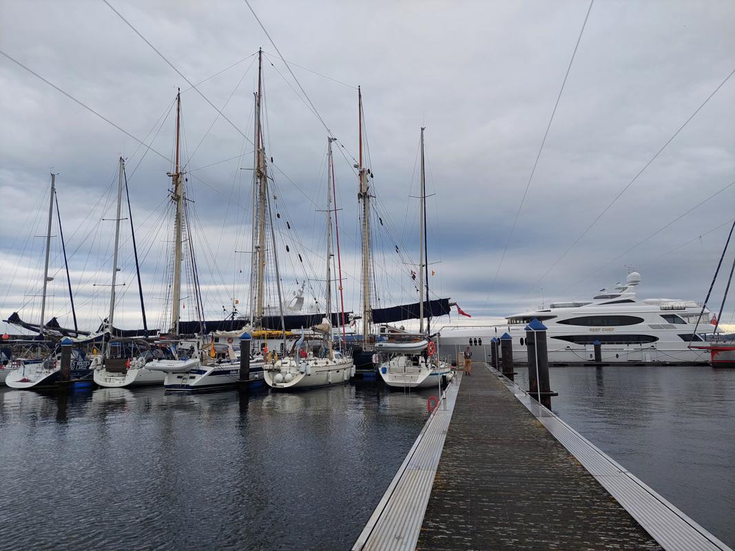 Die große Marina in A Coruña lockt mit reichlich Platz und dem Blick auf die maritime Oberklasse.